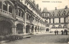 CPA Pierrefonds La Cour Du Chateau