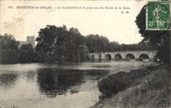 CPA Mantes La Jolie La Cathedrale Et Le Pont Vus Des Bords De La Seine