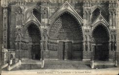 VINTAGE POSTCARD Amiens Cathderale the Large Gate