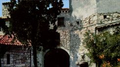 CPM Eze Provence Une vieille Rue Typique