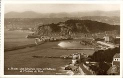 CPA Nice Vue Generale Vers Le Chateau Et I'Entree Du Port