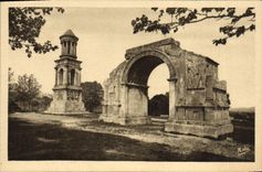 CPA Saint Remy de Provence Arc de Triomphe et mausolee romains Les antiques