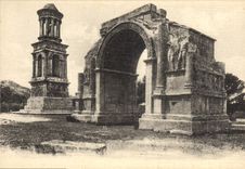 CPA Saint Remy de Provence Le trophee et l'Arc de Triomphe