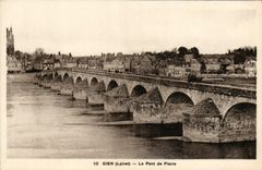 CPA Gien Le Pont de Pierre