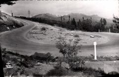 CPM Route Napoleon Un virage dans la montee vers le Col Bayard Dans le fond le chapeau de Napoleon