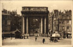 Burdeos de la POSTAL de la VENDIMIA la puerta de Borgoña