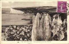 CPA Le Treport Vue generale Prise des Falaises