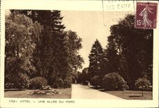 CPA Vittel Une Allee Du Parc