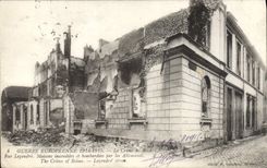 CPA Le crime de Reims Rue Legendre Maisons incendiees et bombardees Militaria 