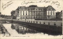CPA Troyes Les Prefecture et le Canal