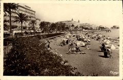 VINTAGE POSTCARD Cannes the Beach And Hotels