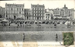 CPA Les Sables D'Olonne La Plage Le Grand Hotel Et Le Splendide