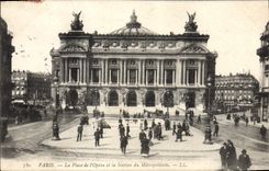 CPA Paris La Place De I'Opera Et La Station Du Metropolitain