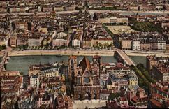 VINTAGE POSTCARD Lyon Vye General On Bellecour