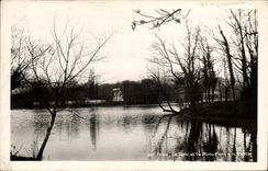 VINTAGE POSTCARD Lyon the Park And the War memorial