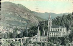 POSTAL de la VENDIMIA pesada la basílica vista de la dimensión y de los Pyrenees