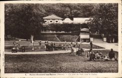 VINTAGE POSTCARD Saint Les Bains Honors a corner with the park towards the casino