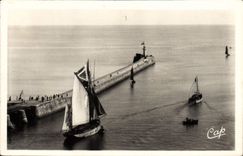 CPM Les Sables D'Olonne La jetee Bateaux