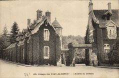 CPA Abbaye Des Vaux De Cernay L'Entree Du Chateau