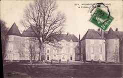 VINTAGE POSTCARD Meung On the Loire the Castle Main courtyard