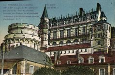 VINTAGE POSTCARD Amboise Of And the Castle