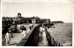 CPM Saint Malo Le Chateau et l'entree de la cite des corsaires du Sillon