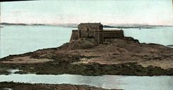 VINTAGE POSTCARD Holy Malo the fort of the Small Be