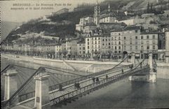 CPA Grenoble Le Nouveau Pont De Fer Suspendu Et Le Quai Perriere