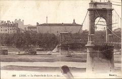 VINTAGE POSTCARD Lyon the Footbridge of the College