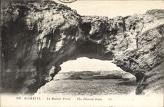 VINTAGE POSTCARD Biarritz the Rock Bores