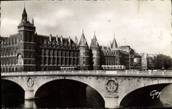 CPM Paris Et Ses Merveilles Le Palais de Justice et la Conciergerie