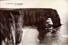 VINTAGE POSTCARD Etretat Manneporte