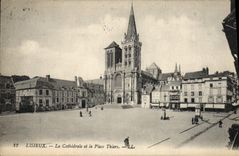 CPA Lisieux La Cathedrale et la Place Thiers