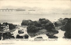 CPA Trouville Contre Jour dans les Rochers Noires