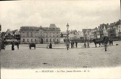 CPA Beauvais La Place Jeanne Hachette