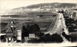 CPA Deauville La Terrasse et Trouville