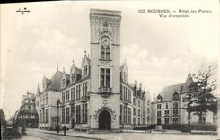 La oficina de correos de Bourges de la POSTAL de la VENDIMIA que construye el cuadro total