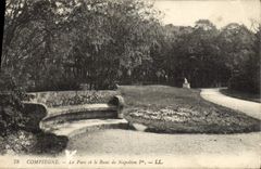 CPA Compiegne Le Parc et le Banc de Napoleon 1er
