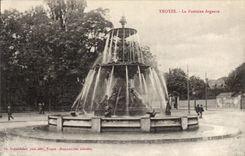 VINTAGE POSTCARD Troyes the Argence Fountain