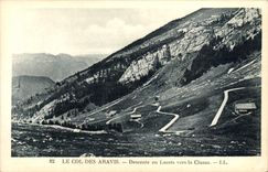 CPA Le Col Des Aravis Descente En Lacets Vers La Cluzaz