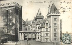 Ataque frontal de Pau de la POSTAL de la VENDIMIA del castillo
