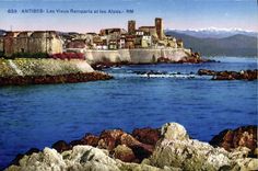 CPA Antibes Les Vieux Remparts Et Les Alpes