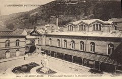 CPA Le Mont Dore L'Etablissement Thermal Et Le Monument Commemoratif 