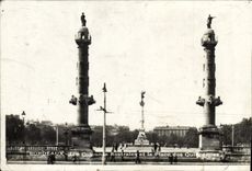 Burdeos de la POSTAL de la VENDIMIA las columnas de Rostrales y el lugar de Quiconces