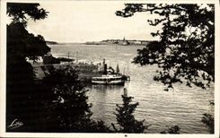 VINTAGE POSTCARD Dinard the arrival and unloading dock of the High-speed motorboats In the distance St Malo