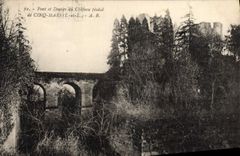 CPA Pont et Douves du Chateau Feodal de Cinq Mars 