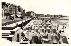 POSTAL MODERNA playa y terraplén de Sables d'Olonne