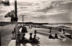 CPM Courseulles Sur Mer L'Entree De La Plage