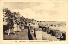 VINTAGE POSTCARD La Baule Boulevard Hennecart And the Beach