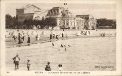CPA Royan Le Casino Municipal Vu De La Mer